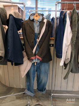 ドミンゴ「Brocante」2011AW展 ツイードにデニムを合わせたスタイルが新鮮