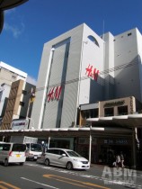京都初出店の「H&M KYOTO」(外観)