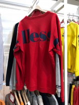「エレッセ」。 大きなロゴ、シルエットが特徴の「ヘリテージ」