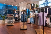 2ケタの増収増益を達成した「ルルレモン」 (写真は大丸心斎橋店)