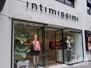 「intimissimi」の 国内1店目がオープン