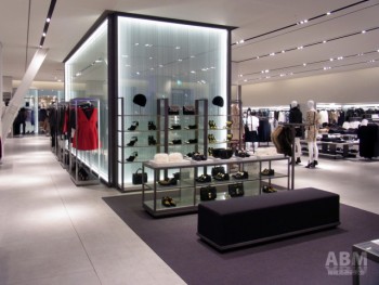 「ZARA」レディスのコーナー