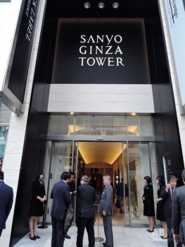 銀座８丁目の中央通りに面した バーバリー銀座店を全改装し、 三陽ブランドを代表するブランドが集積された店舗になった。