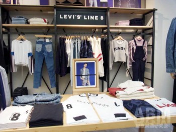 リーバイ ストラウス ジャパン 大阪 心斎橋に アジア最大級の路面フラッグシップ店舗をオープン Apparel Business Magazine アパレル ビジネス マガジン