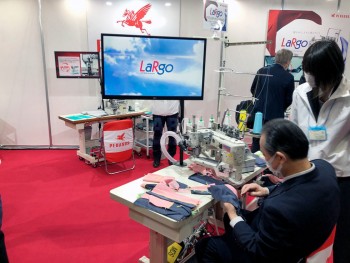 ペガサスミシン製造は、 4本針フラットシーマのミシン「LaRgo」を 再度アピール