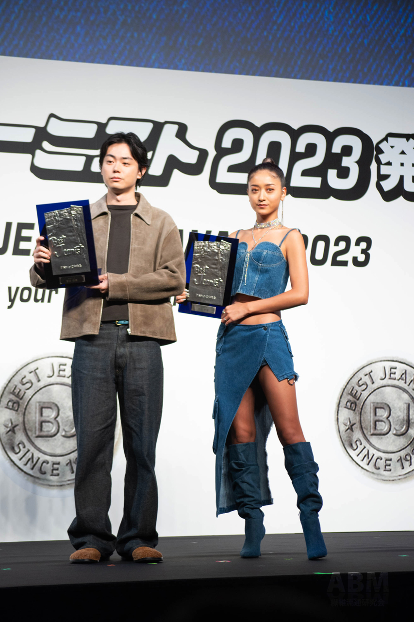 一般選出部門に選ばれた 菅田将暉さん（写真左）と池田美優さん