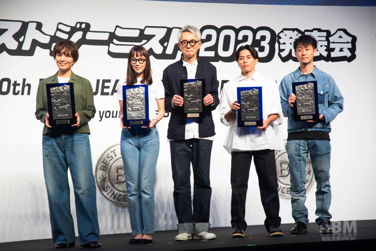 写真左から和田明日香さん、飯豊まりえさん、 松重豊さん、富樫勇樹さん、 三越伊勢丹「デニムdeミライ」神谷将太プロジェクトリーダー
