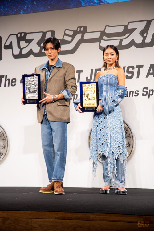 写真左から目黒蓮さん、池田美優さん