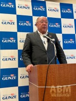 事業説明会に臨む 佐口敏康 代表取締役社長