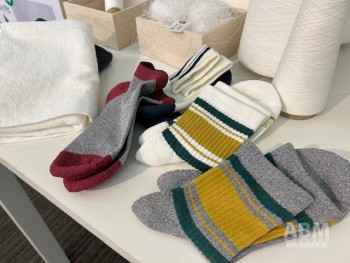 和紙を糸に寄り込んだ和紙糸「WASHI」を開発。 ITOI生活文化研究所の「DIRECT WASHIR」を使用