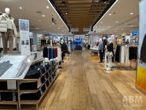 西日本最大のグローバル旗艦店 「UNIQLO　UMEDA」