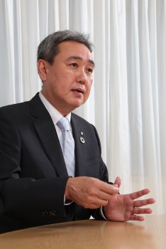 島精機製作所の2024年3月期は減収するも、 黒字回復を果たした （写真は島三博 代表取締役社長）