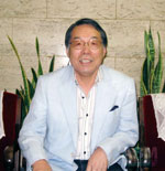 カイハラ株式会社　代表取締役会長　貝　原　良　治　氏