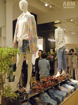 アーバンリサーチが初の複合店出店 「アーバンリサーチストア心斎橋店」 5月28日オープン