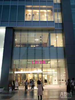 JR大阪駅のファッションビル「ルクア」