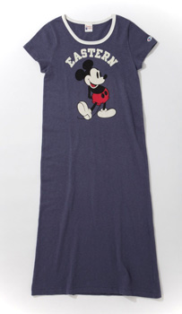 “Champion” と “DISNEY” のスペシャルタッグ ヴィンテージテイストなマキシワンピースで実現!!