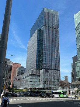 複合型ビルの「JPタワー大阪」。 下層階の商業ゾーンが「KITTE大阪」