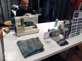 ダメージ修理、裾修理、裾アタリ加工など お気に入りジーンズの復活が可能に(「SWAMP JEANS)」