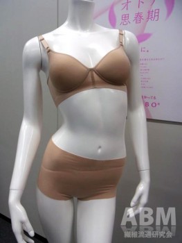 2013年春夏の新商品「KIREILABO」の 「肌あたりやさしい縫い目0」