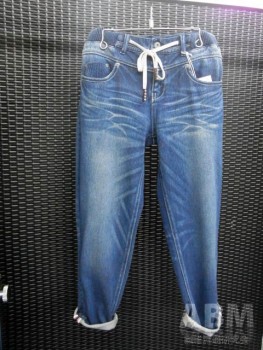キーアイテムの1つ、 「ストレッチジャージーデニム」