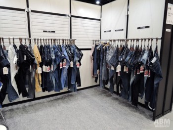Calik Denimの展示ブース