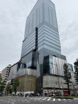 複合商業施設「クオーツ心斎橋」の 商業棟が先行オープン