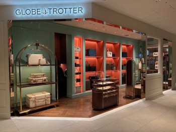 地上2階の「グローブトロッター」。 最新の内装を採用