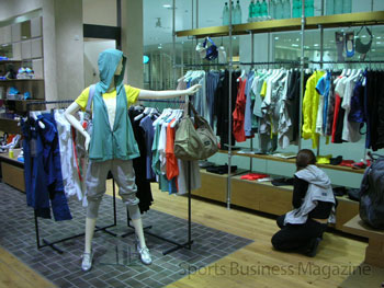 3階婦人服売り場自主編集売り場の「グリーン」