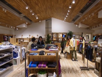 白を基調にした店内