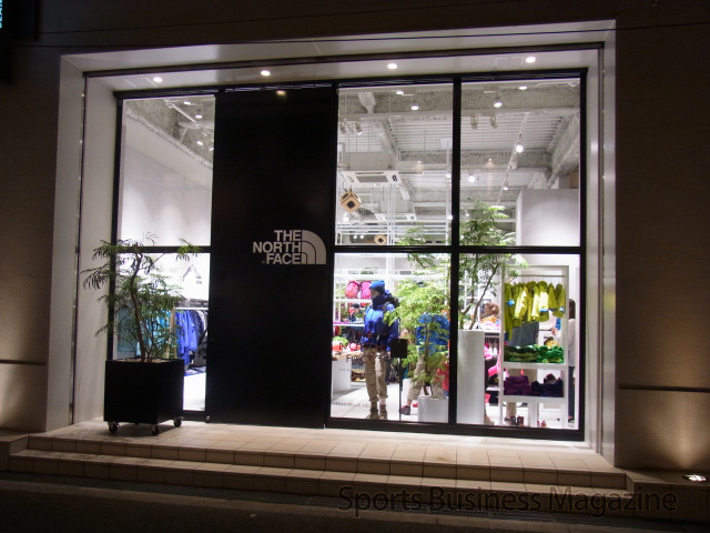 専門店では ザ・ノース・フェイス堀江店」が増床オープン キーワードは ジャケット・アウター
