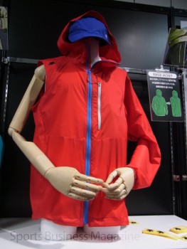 「デサント　アウトドア」。 「RWSB TRAIL JACKET」