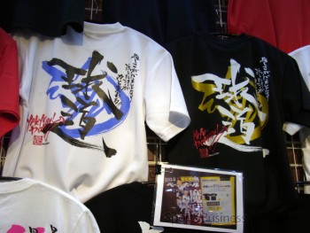 松田氏が自ら描いたデザインTシャツ