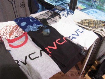 本店では「RVCA」の  ライセンス商品も販売する