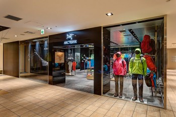 西日本初の直営店「アークテリクス」