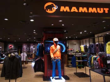 「マムート」。 関西唯一の直営店舗だ