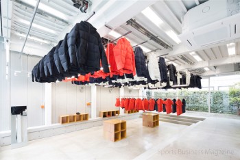 「DESCENTE BLAN 福岡」の 1階フロア