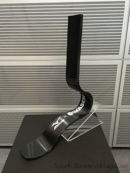 ミズノと今仙技術研究所が 共同開発した義足板バネの プロトタイプ
