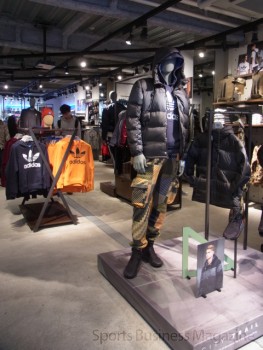 「adidas Originals Shop Shinsaibashi」。 1階メンズフロア