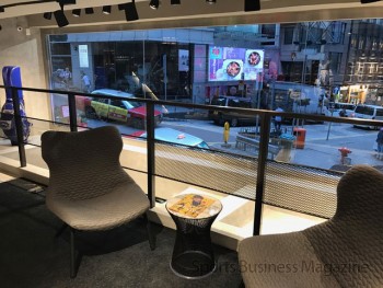 2階フロアからの外の眺め