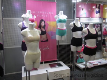 主力アイテムのスポーツブラを再強化する