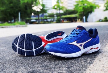 ミズノの新モデルのランニングシューズ 「WAVE RIDER 22」