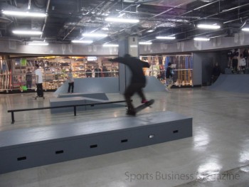 昨年3月に開設した スケートボードパーク「スポパー」。 eスポーツなど、物販以外の分野で ビジネスの拡大を模索している