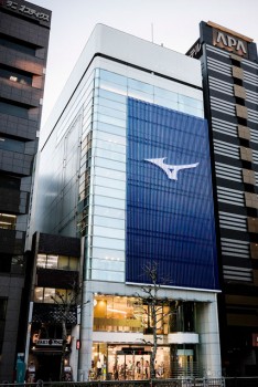 「MIZUNO TOKYO」の外観。 フラッグシップ大阪店と同じデザイン