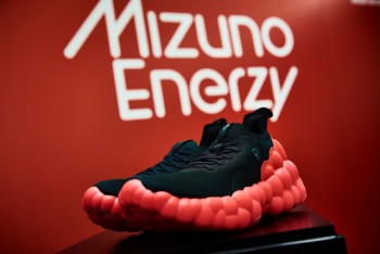 高反発のソール素材「MIZUNO ENERZY」を採用した コンセプトモデル「THE MIZUNO ENERZY」