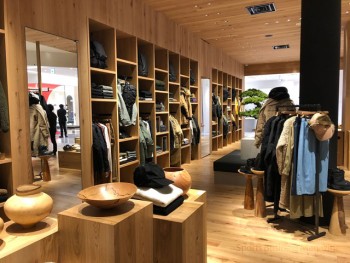「THE NORTH FACE UNLIMITED 心斎橋PARCO」。 タウンユースを意識したアイテムが揃う