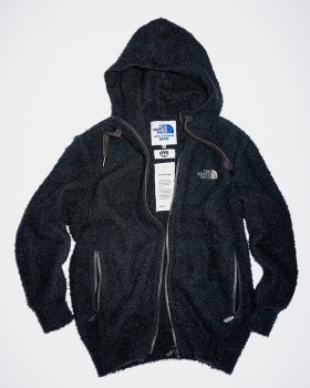 Brewed Protein™繊維を採用した 「The Earth Hoodie」