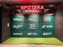 野球の新店舗「SPOTAKA BASEBALL」の外観