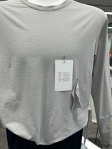 ニット素材「SOLOTEX® DELITE®」。 軽量性、ストレッチ性、ソフトな着用感を併せ持つ