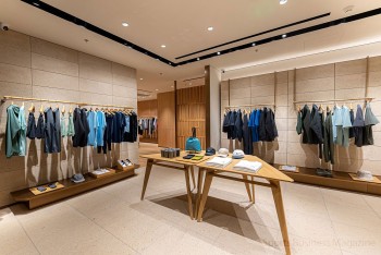 コンセプト「『チ』の集積」に基づいた 北京店のデザインをベンチマークに、 ブランドフィロソフィーを建築全体で表現