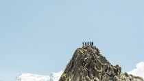 Amer Sports,Inc.の2025年12月期 第2四半期は増収、黒字転換に （画像は説明資料から抜粋）